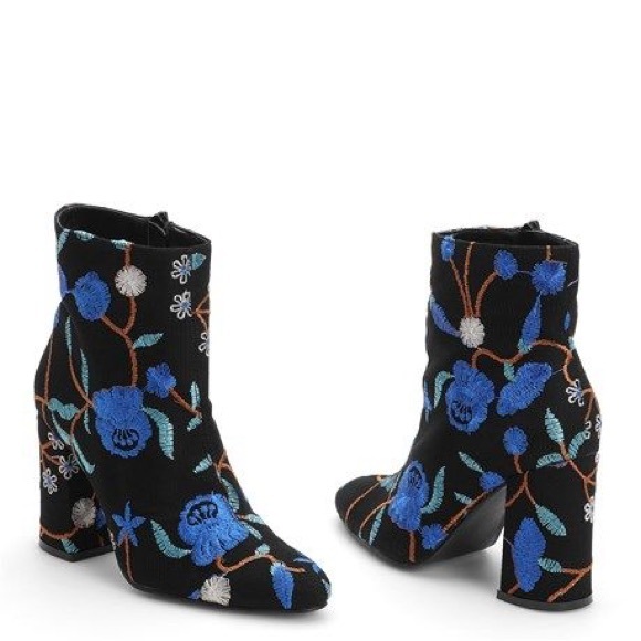 VENUS Shoes - Venus block heel floral zipper boots